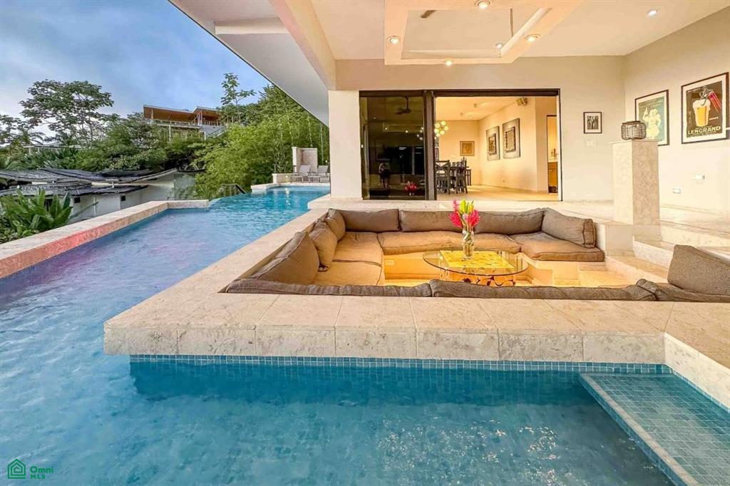 Hilltop Villa with Infinity Pool , Bahía Ballena, Osa, Puntarenas
