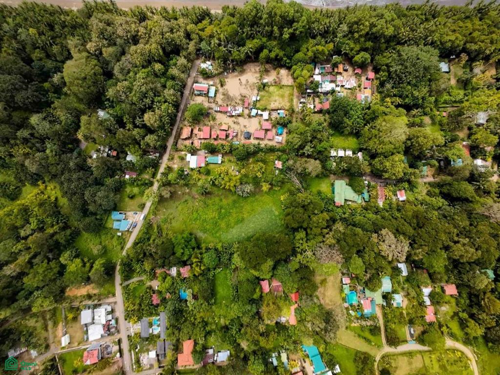 Titled Land Steps from the Beach , Bahía Ballena, Osa, Puntarenas