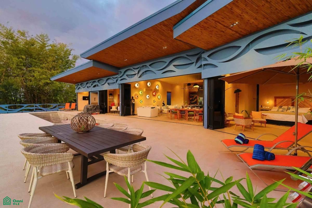 Private Gated Community Modern Luxury Villa near Marina, Quepos, Quepos, Puntarenas