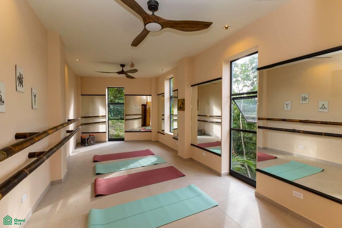 Private Gated Community Modern Luxury Villa near Marina, Quepos, Quepos, Puntarenas