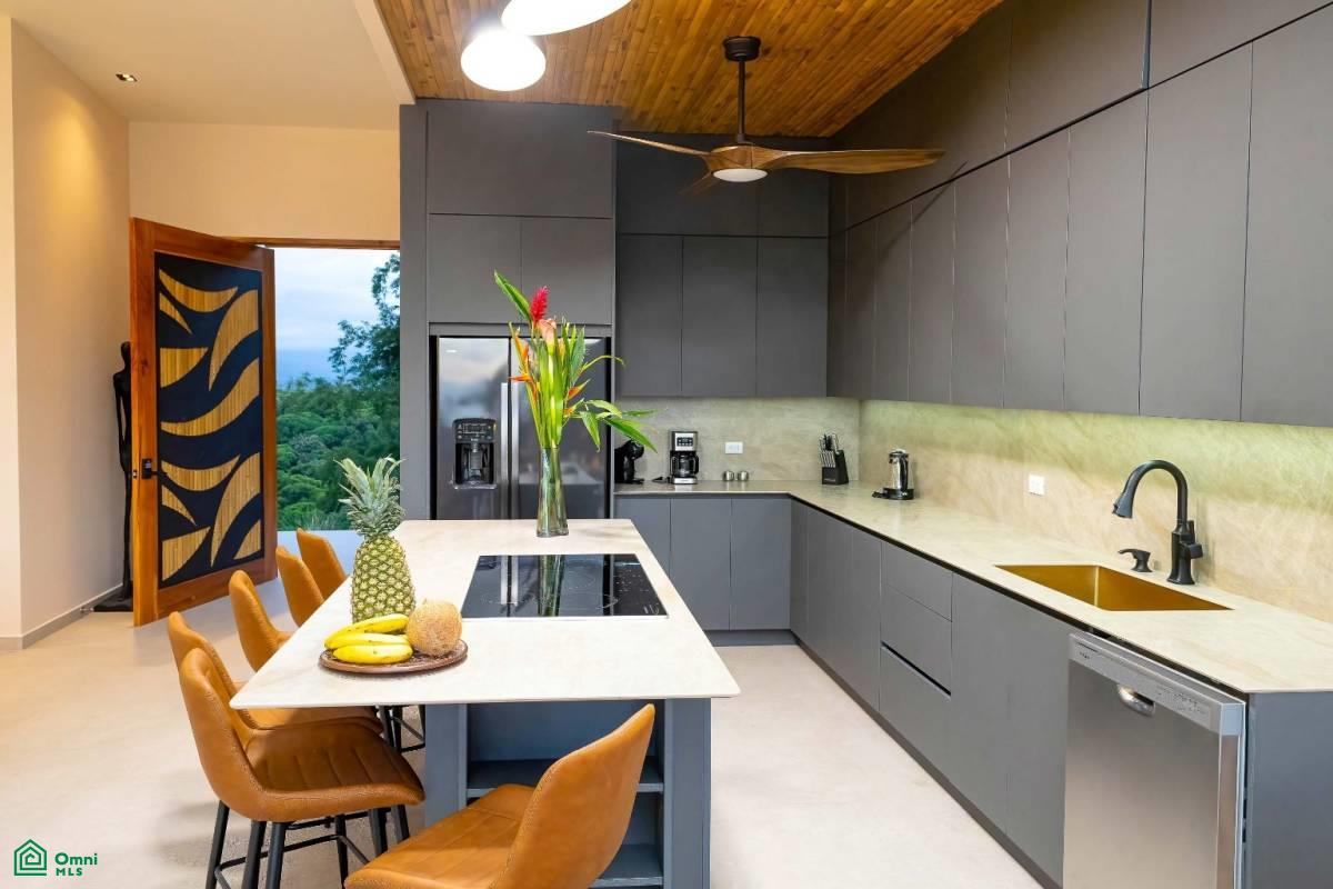 Private Gated Community Modern Luxury Villa near Marina, Quepos, Quepos, Puntarenas