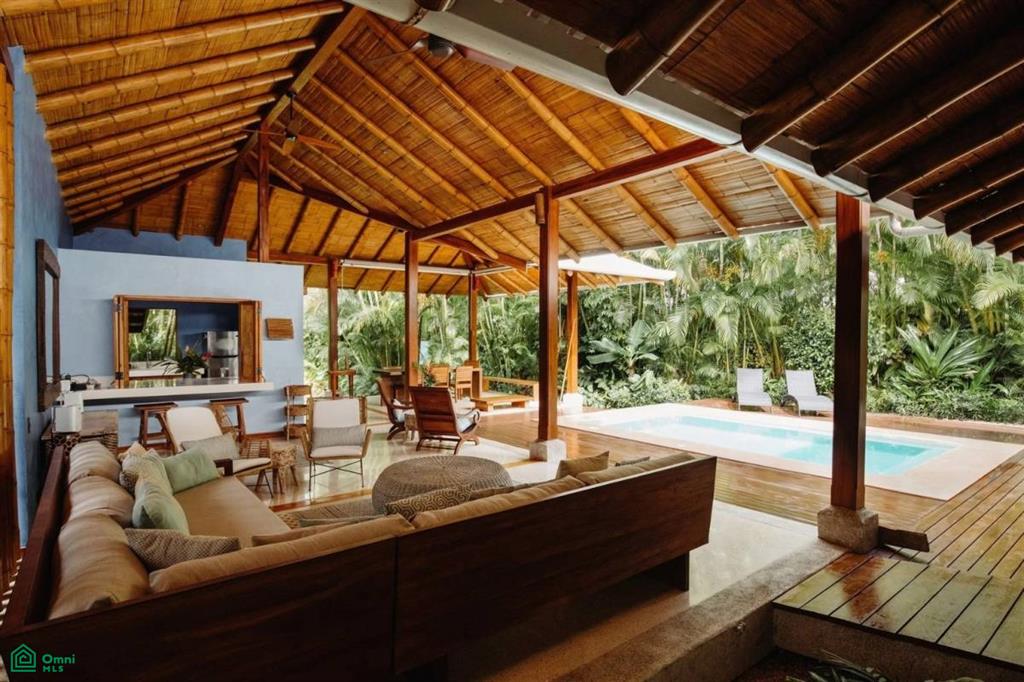 Main home with guest house Tropical Home with Garden, Cóbano (C. M. D.)