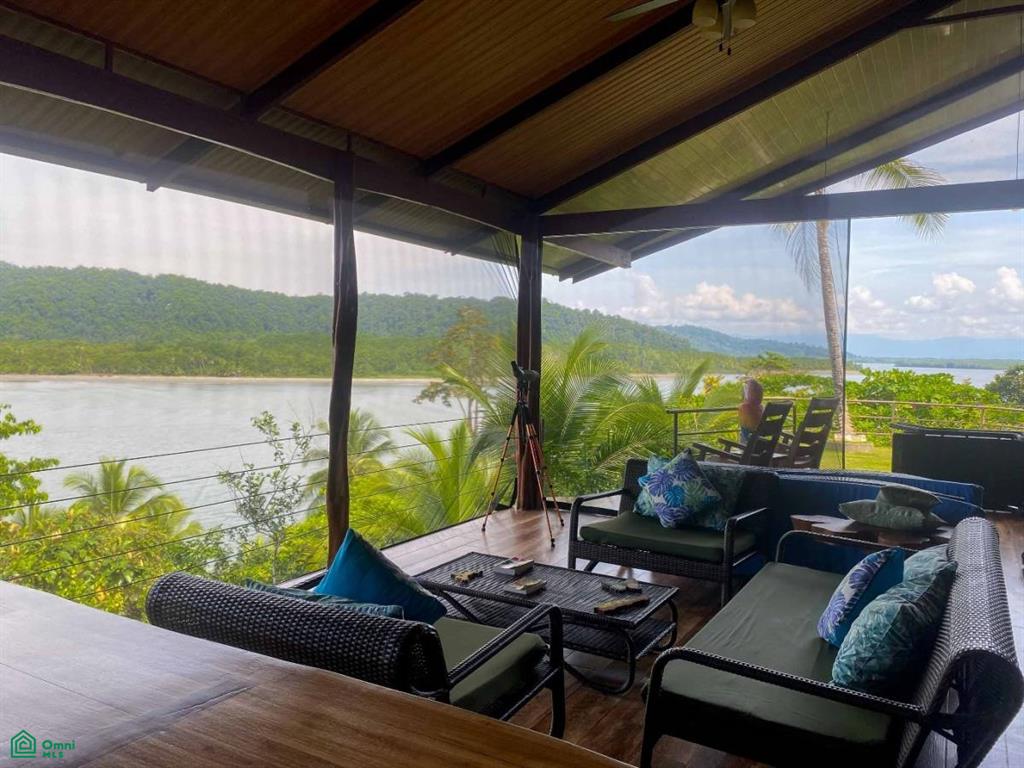 Casa Roja Lodge Off-Grid Luxury Retreat, Bahía Drake, Osa, Puntarenas