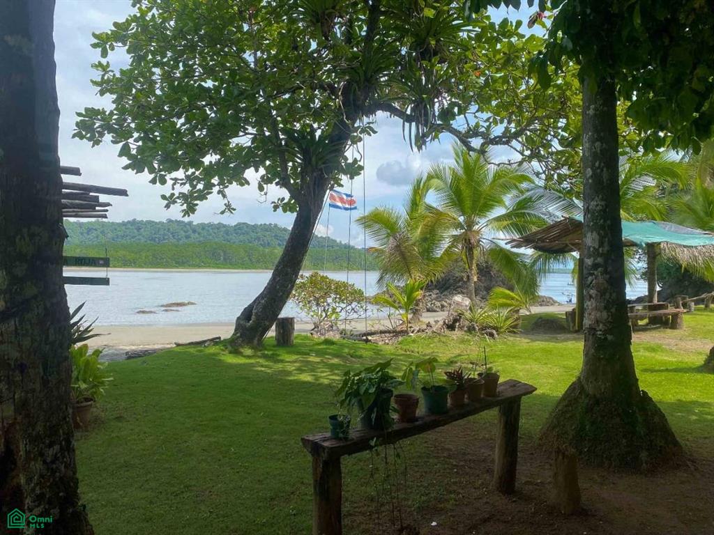 Casa Roja Lodge Off-Grid Luxury Retreat, Bahía Drake, Osa, Puntarenas