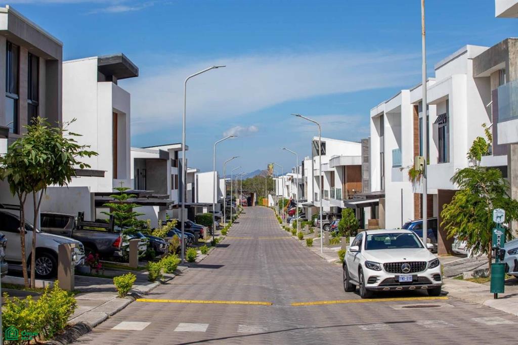 Luxury Property in Gated Community Exclusive Turnkey Home, Pozos, San Jose