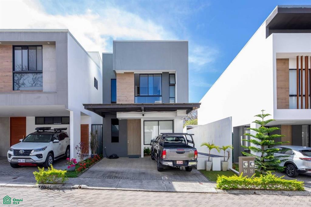 Luxury Property in Gated Community Exclusive Turnkey Home, Pozos, San Jose