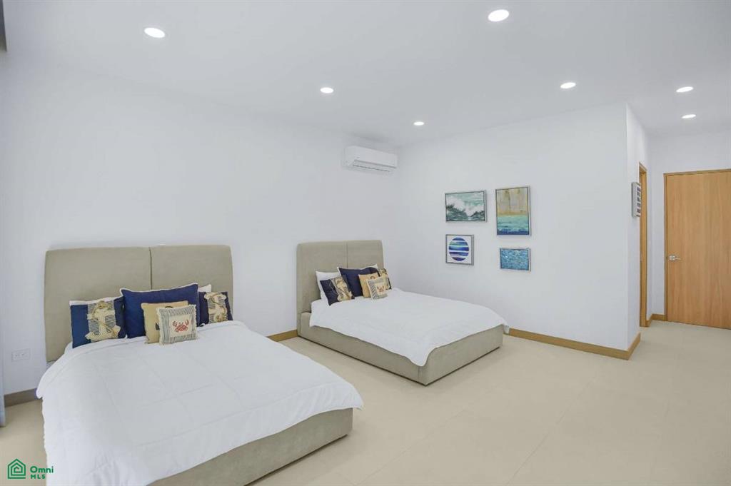 Gated Community Unit 14 Contemporary Beach Residence, Jacó, Garabito, Puntarenas