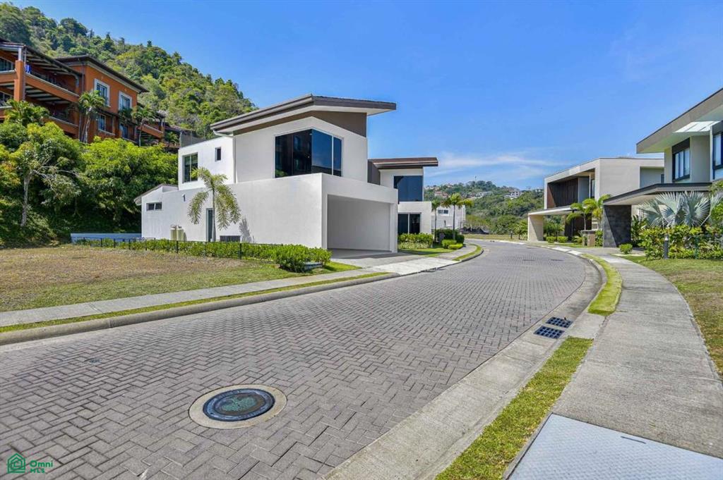 Gated Community Unit 14 Contemporary Beach Residence, Jacó, Garabito, Puntarenas