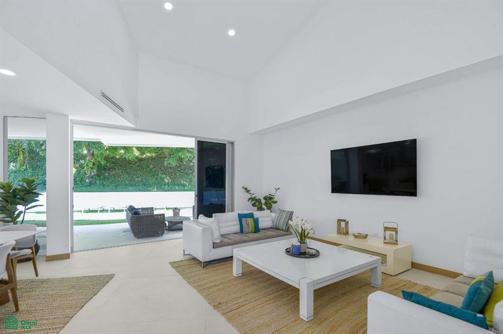 Gated Community Unit 14 Contemporary Beach Residence, Jacó, Garabito, Puntarenas