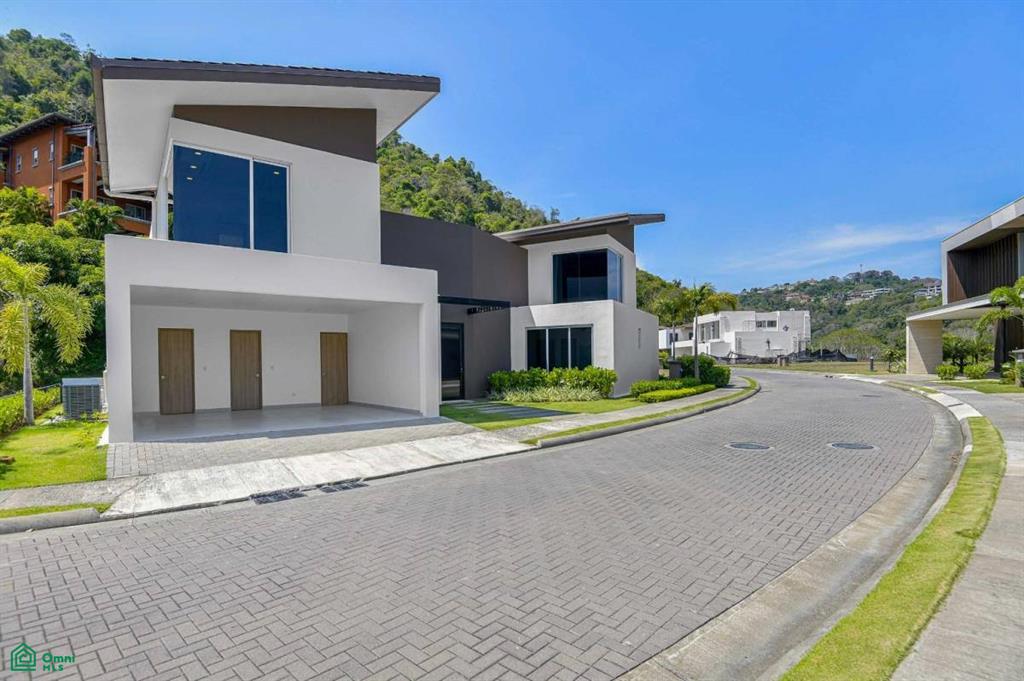 Gated Community Unit 14 Contemporary Beach Residence, Jacó, Garabito, Puntarenas