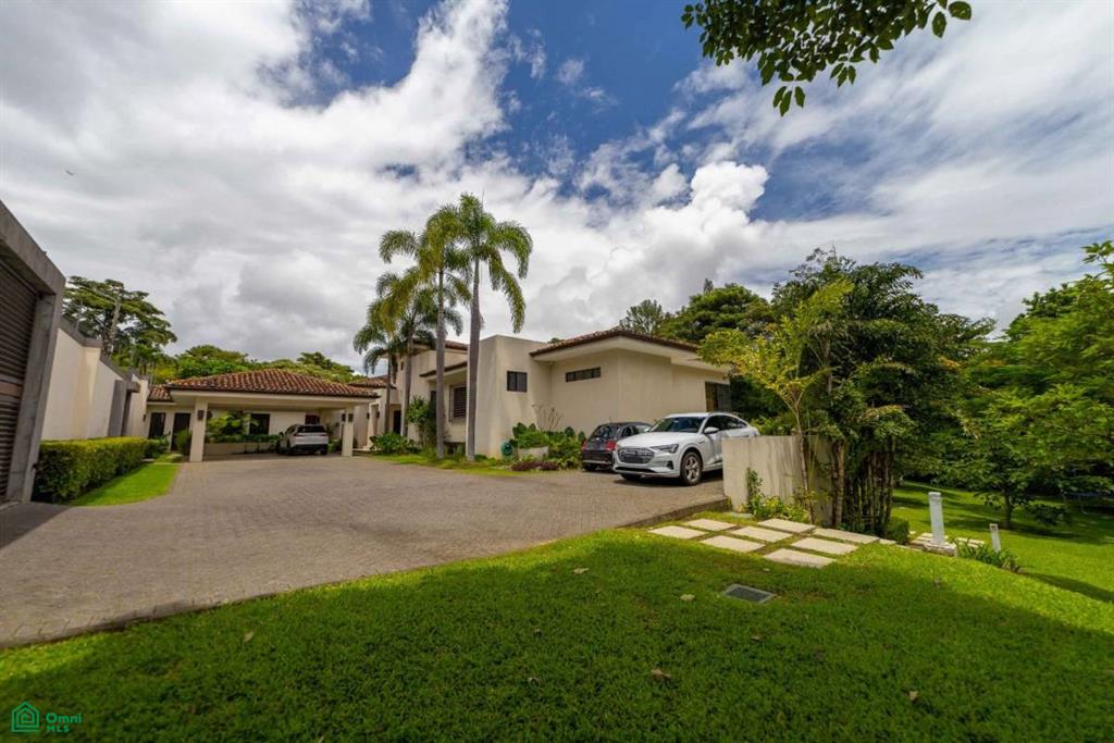 Classical Elegance City Family Home, Escazú, San Jose
