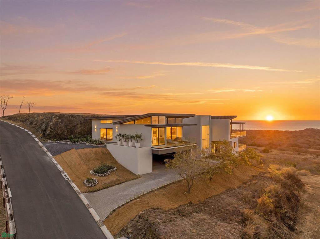 Luxury Hilltop Villa with Ocean Views , Playa Grande, Santa Cruz, Guanacaste