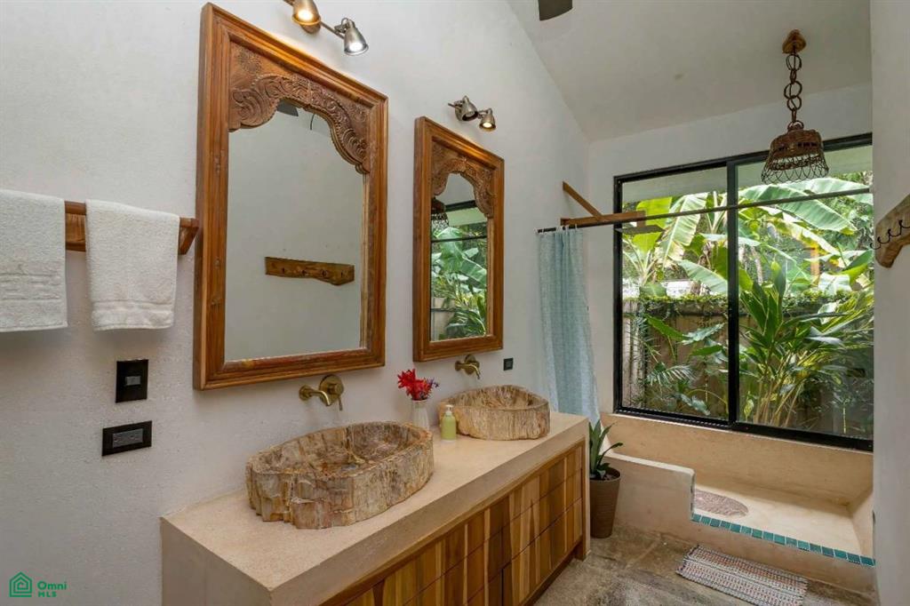 Furnished and Turnkey Home Rainforest Villa with Pool and Creek, Quepos, Quepos, Puntarenas