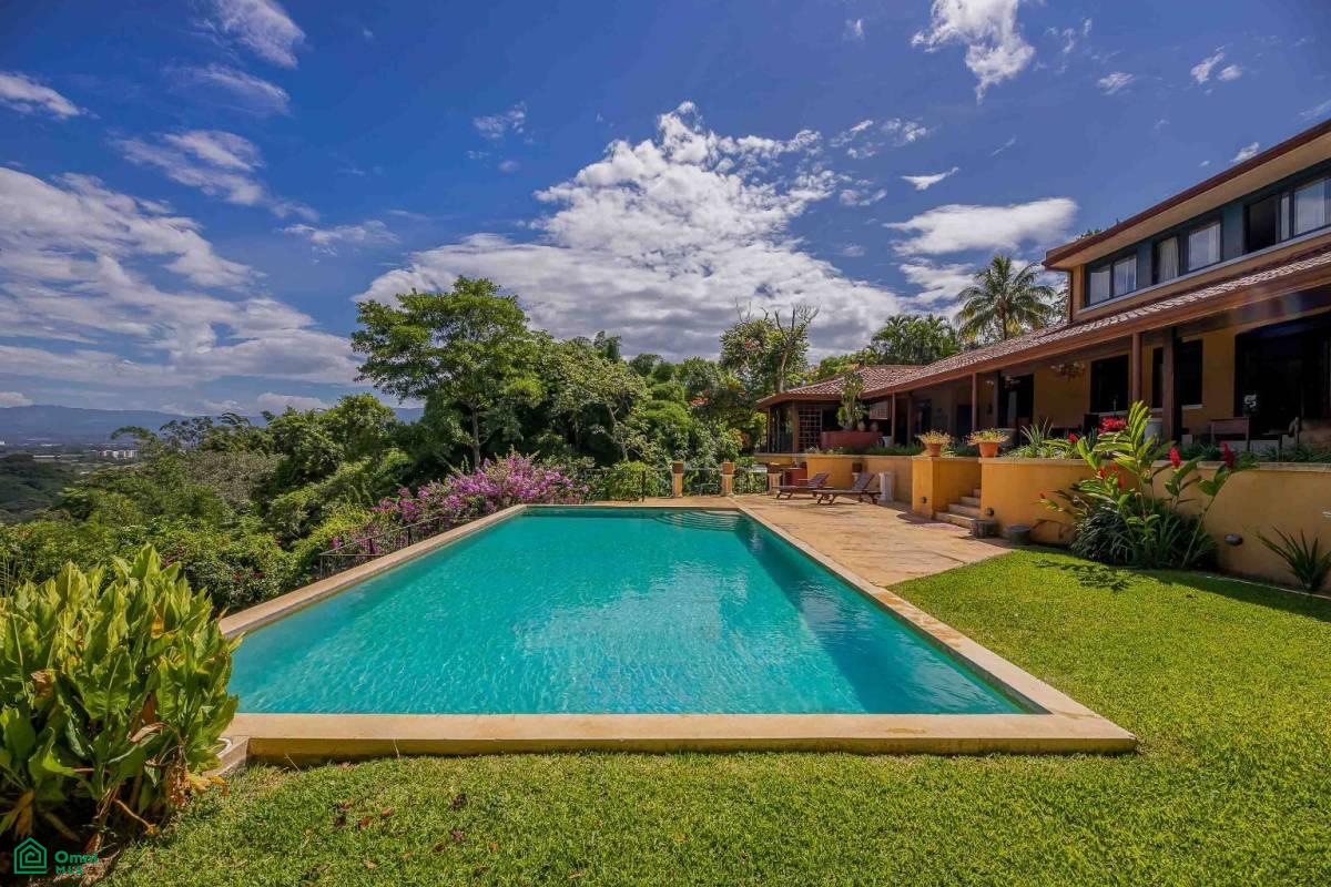 Italian Villa With Views , Piedades, San Jose