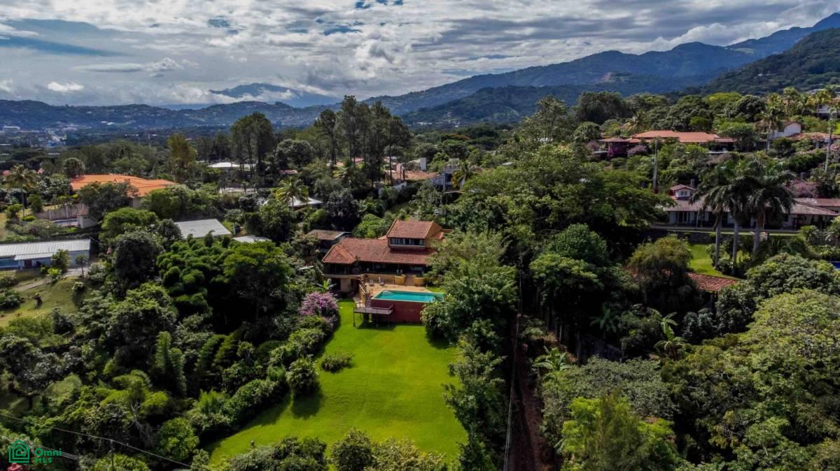 Italian Villa With Views , Piedades, San Jose