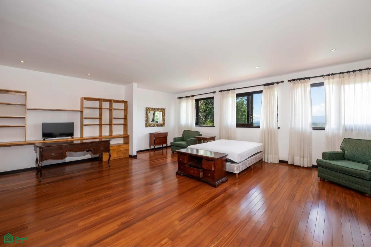 Italian Villa With Views , Piedades, San Jose
