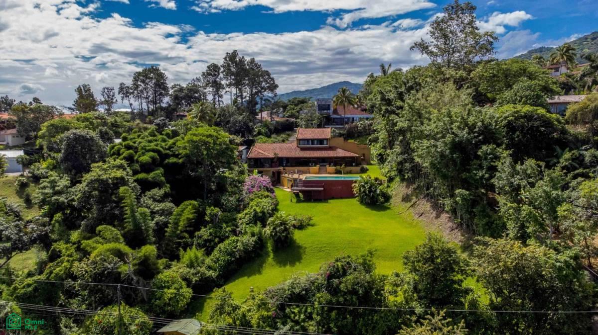 Italian Villa With Views , Piedades, San Jose