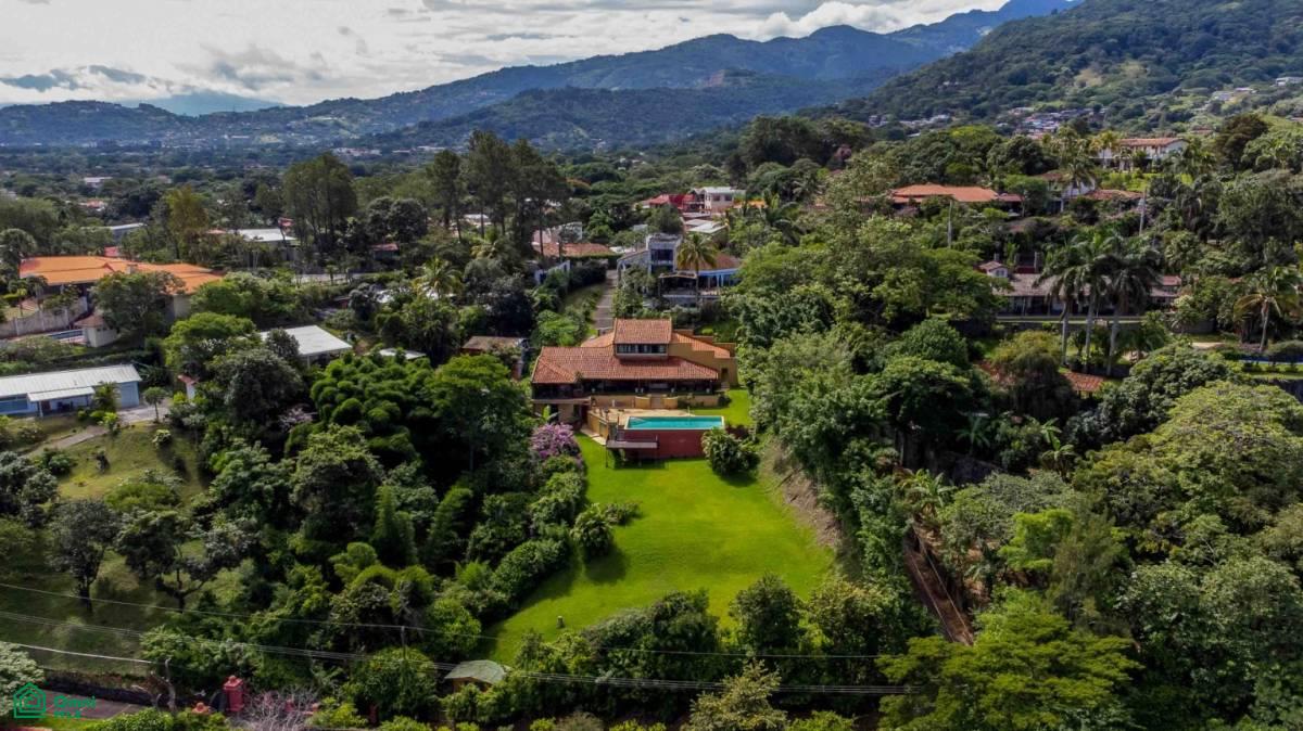 Italian Villa With Views , Piedades, San Jose