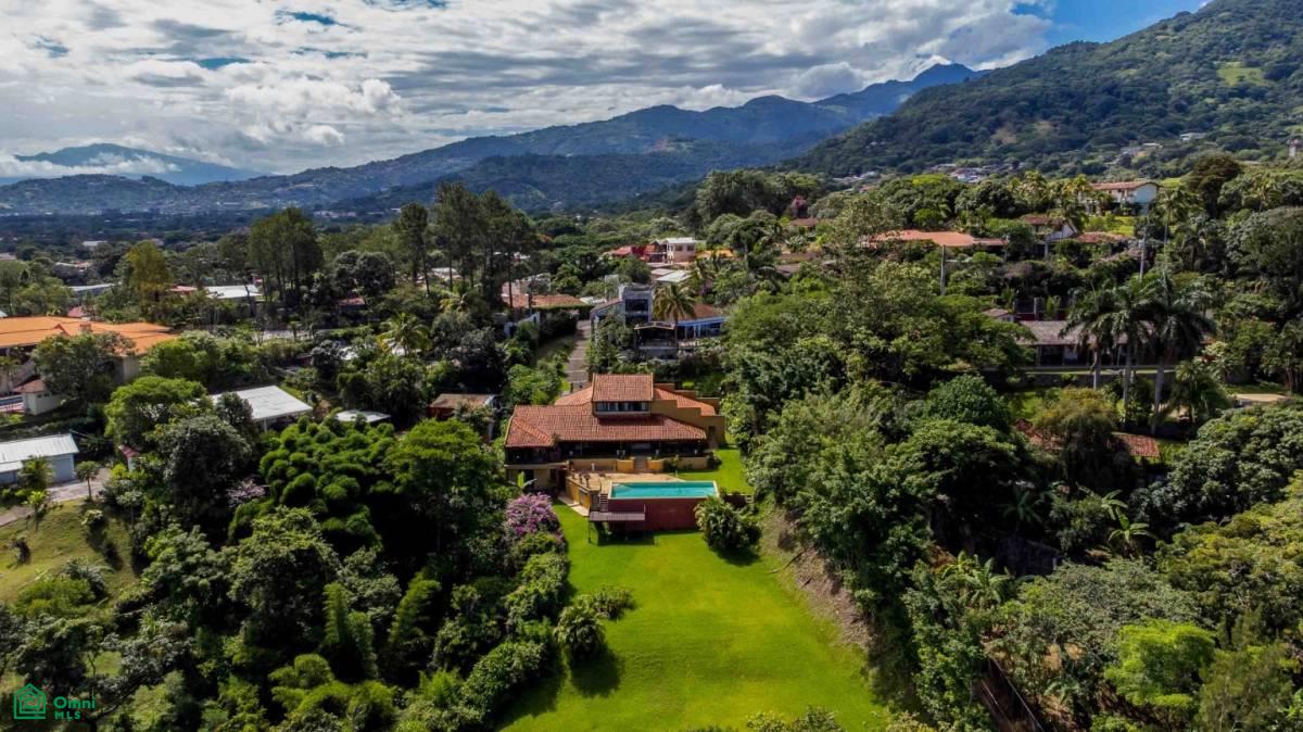 Italian Villa With Views , Piedades, San Jose