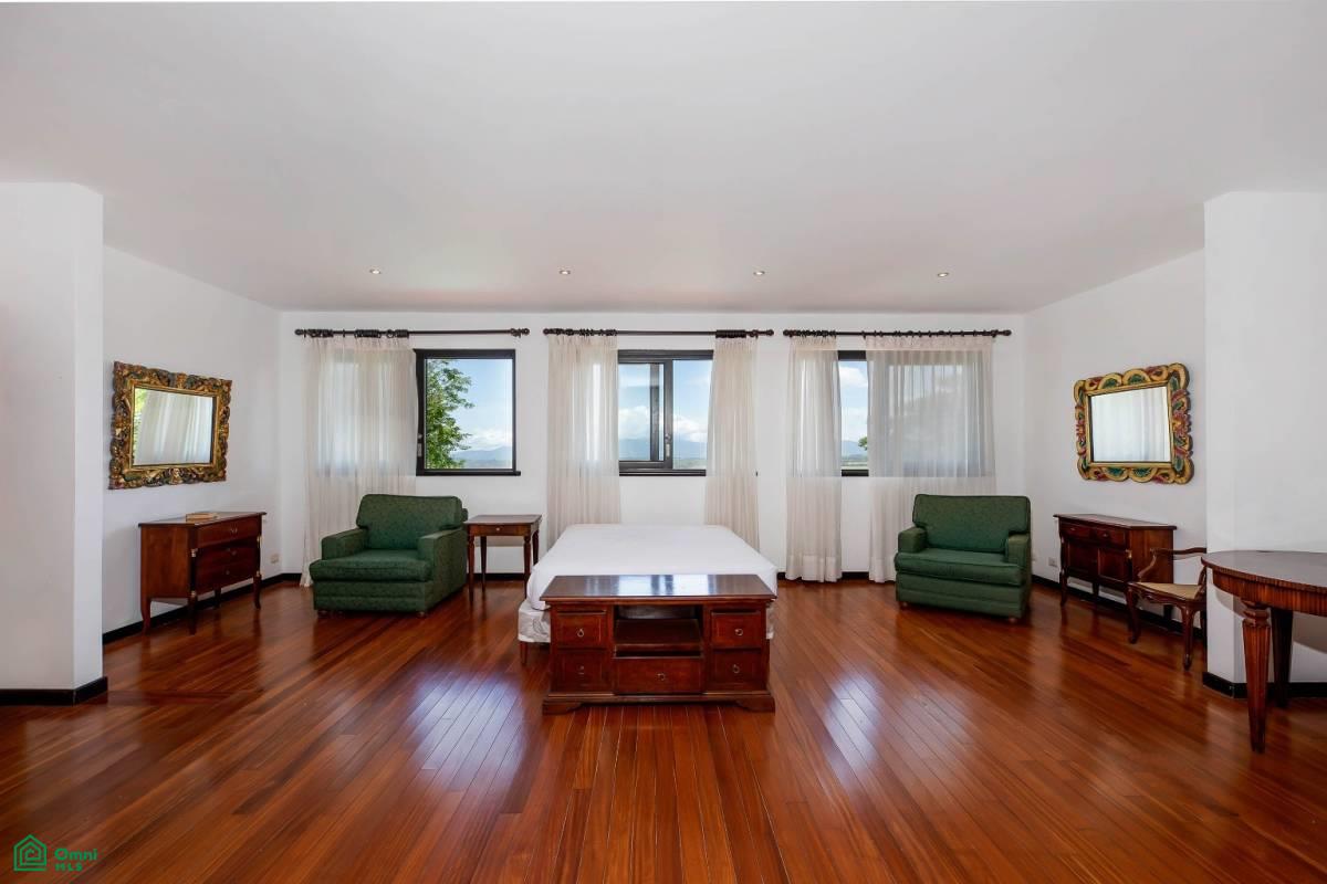 Italian Villa With Views , Piedades, San Jose