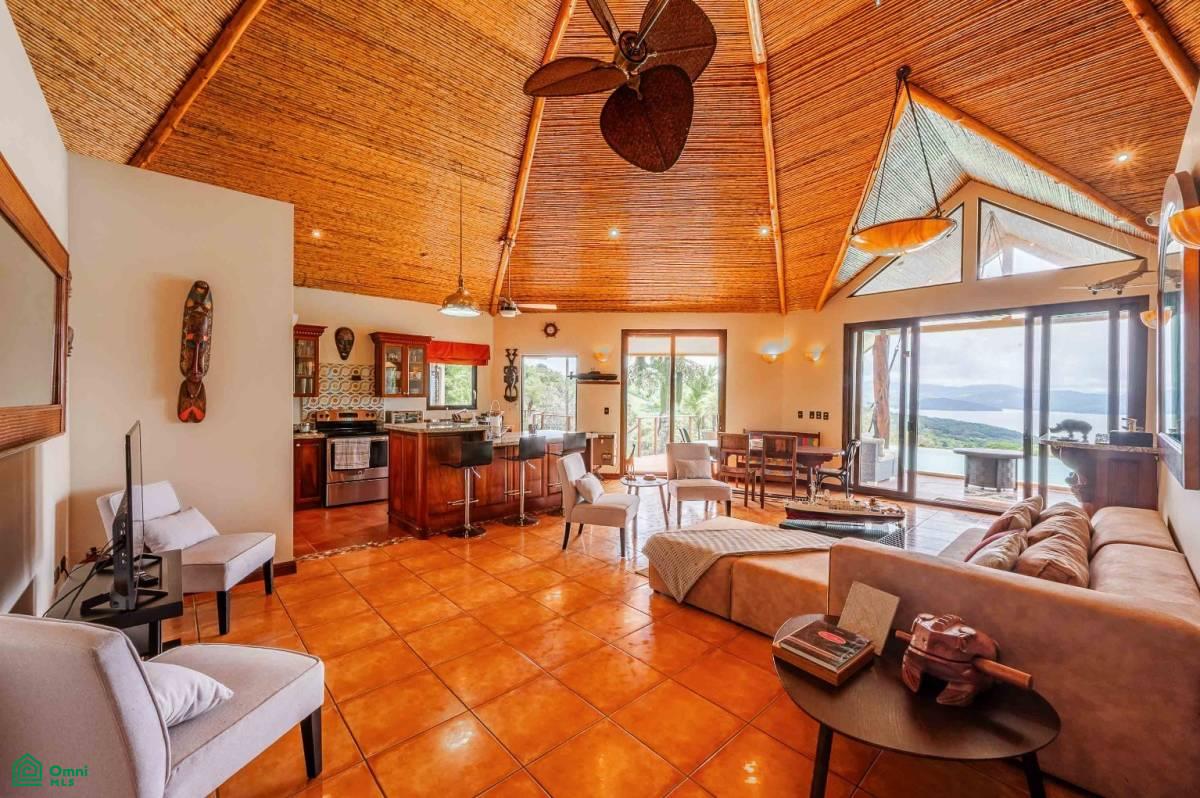 Luxury Lakefront Villa , Arenal, Guanacaste