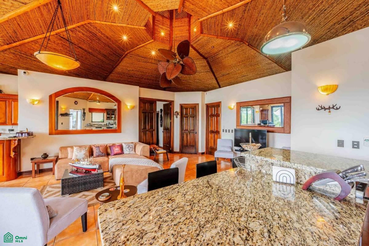 Luxury Lakefront Villa , Arenal, Guanacaste