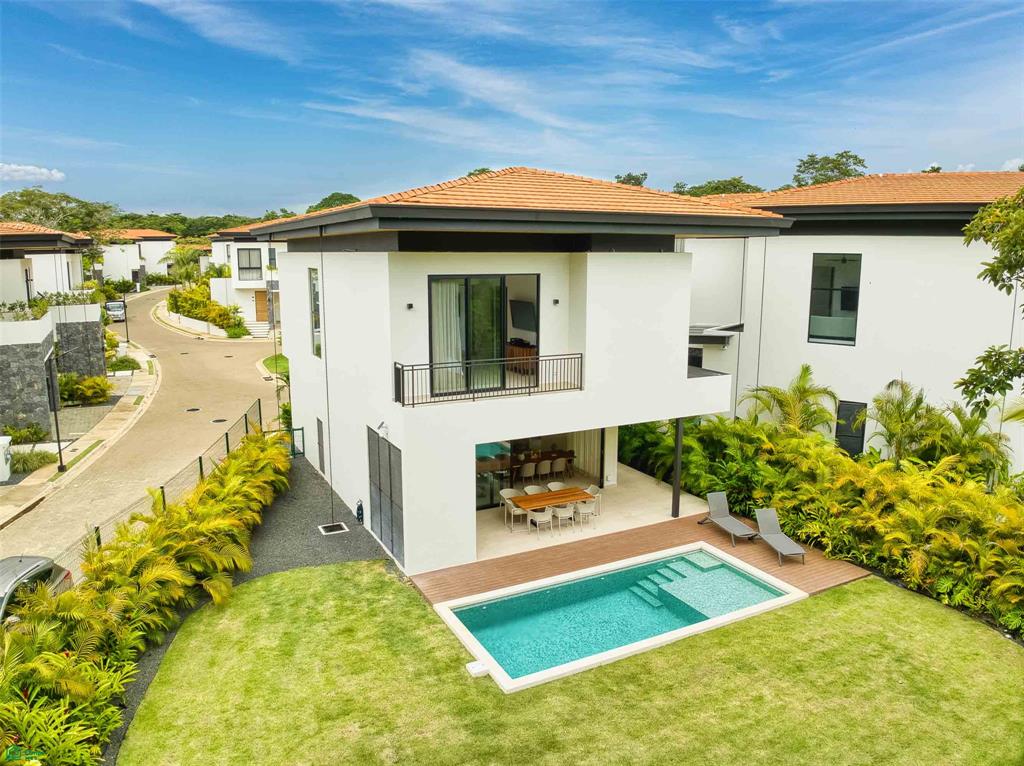 Four Bedroom Luxury Townhome