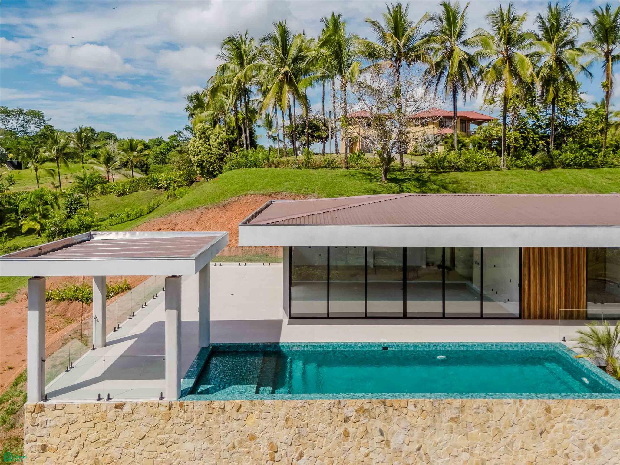Brand New Luxury Residence