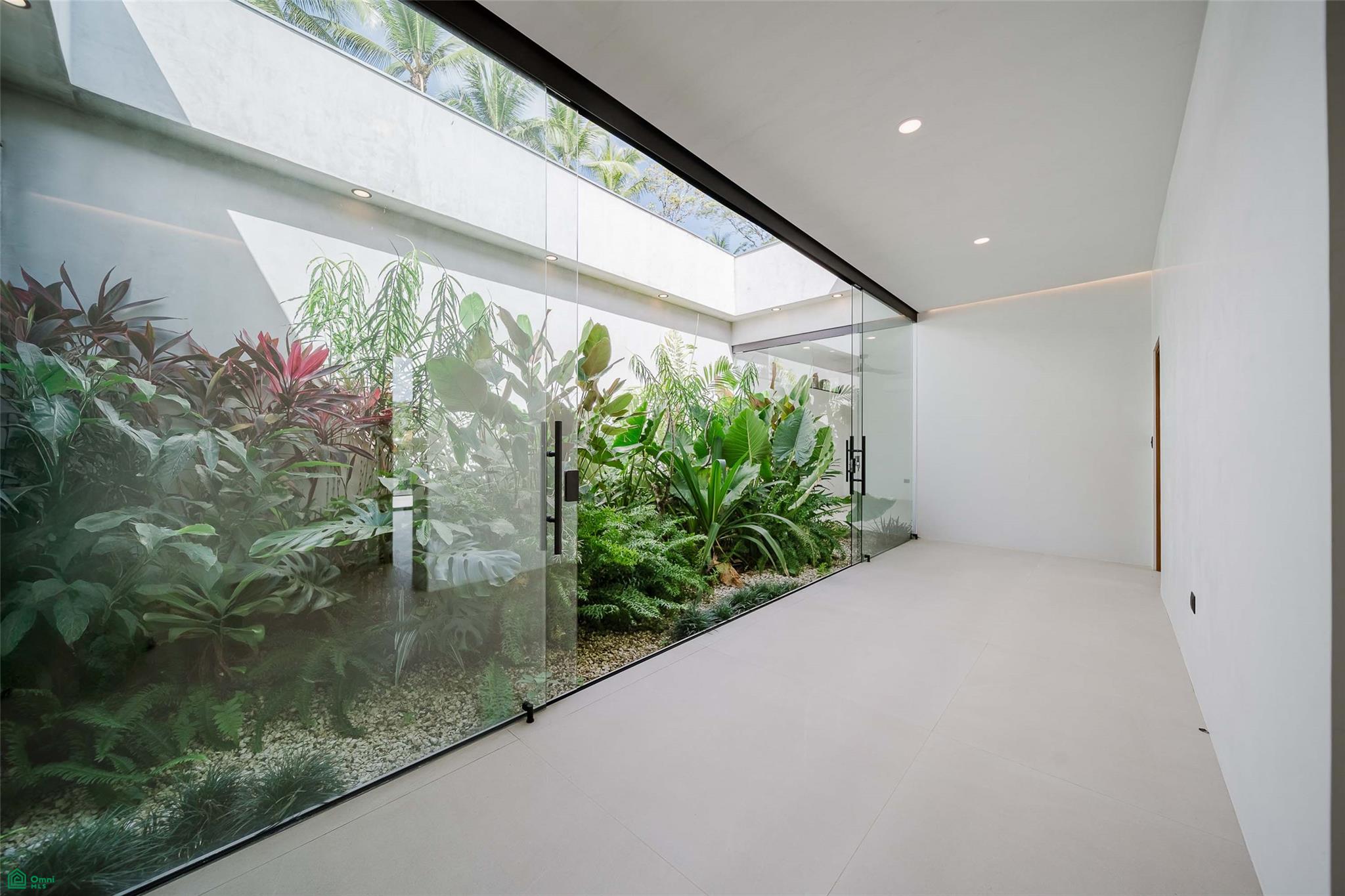 Brand New Luxury Residence