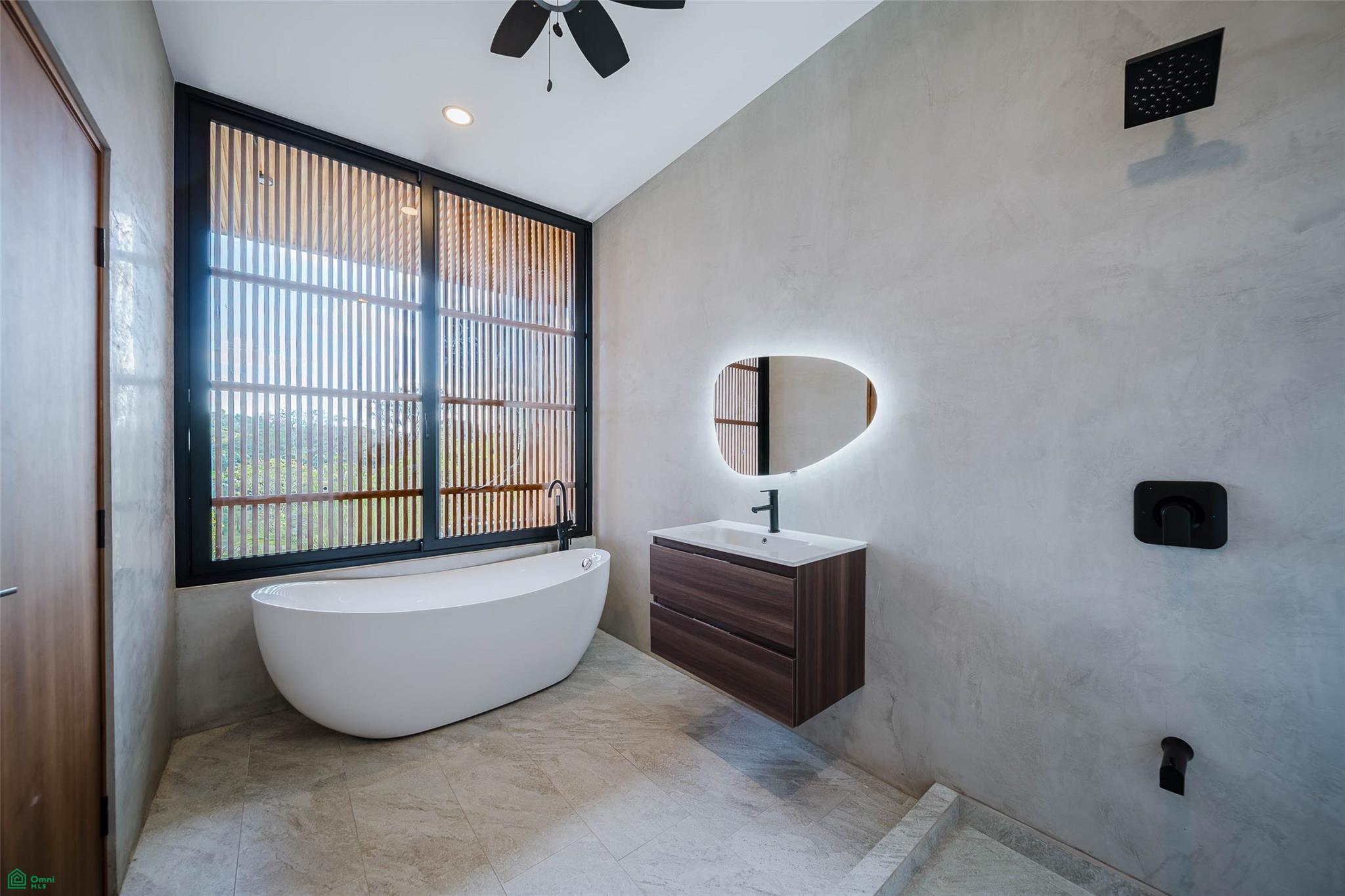 Brand New Luxury Residence
