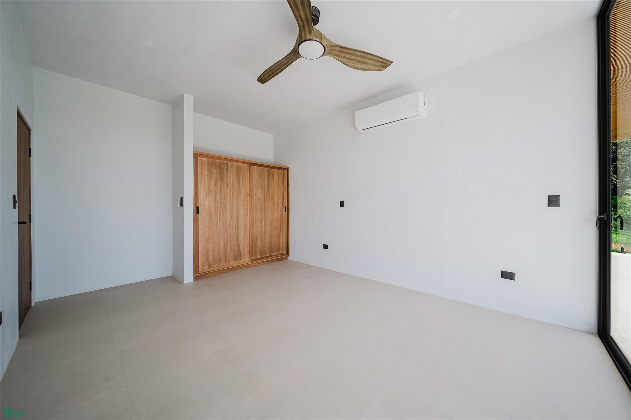Brand New Luxury Residence