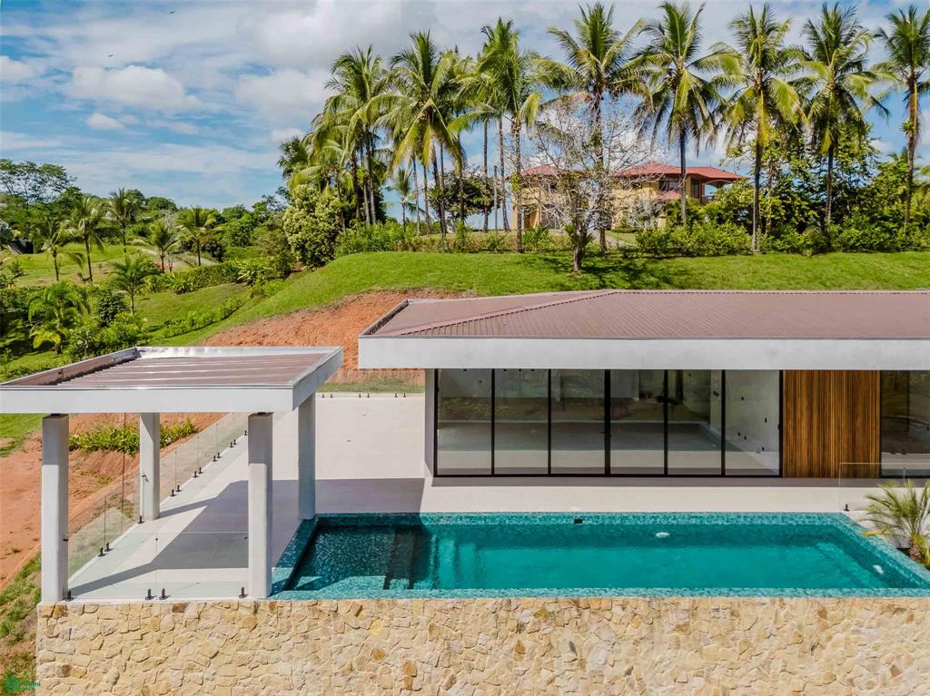 Brand New Luxury Residence