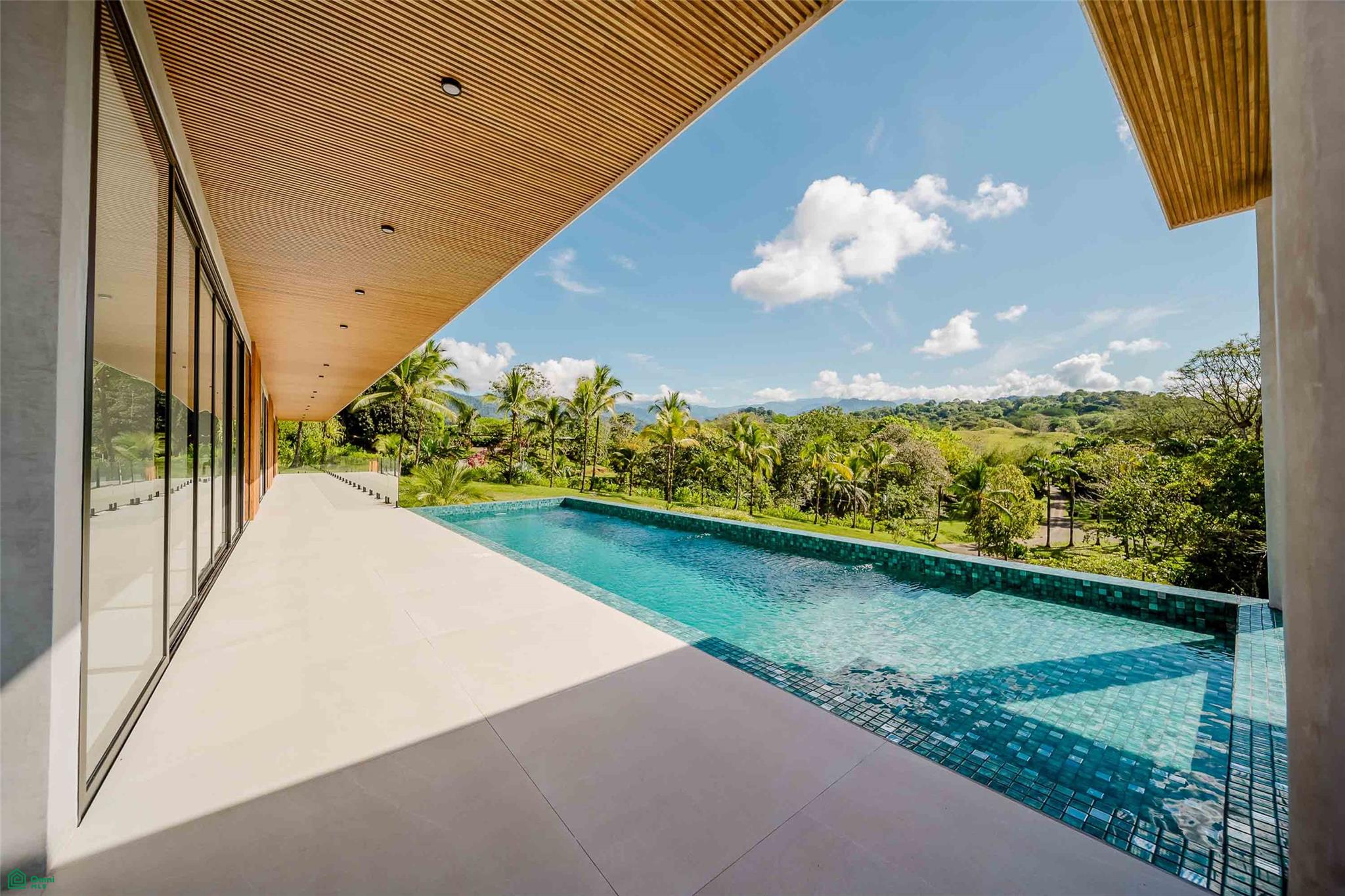 Brand New Luxury Residence
