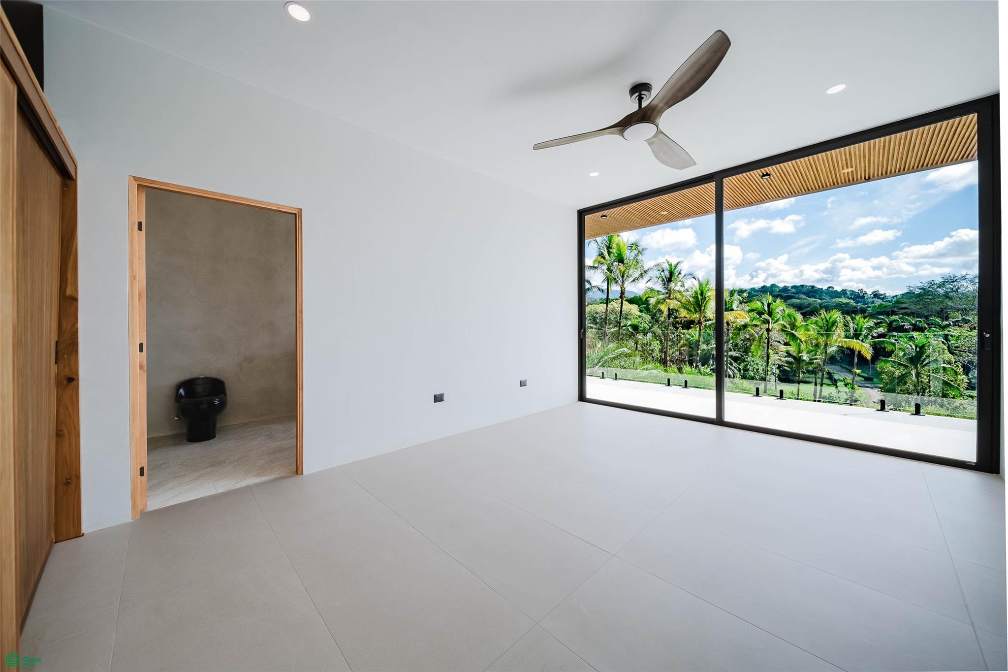 Brand New Luxury Residence