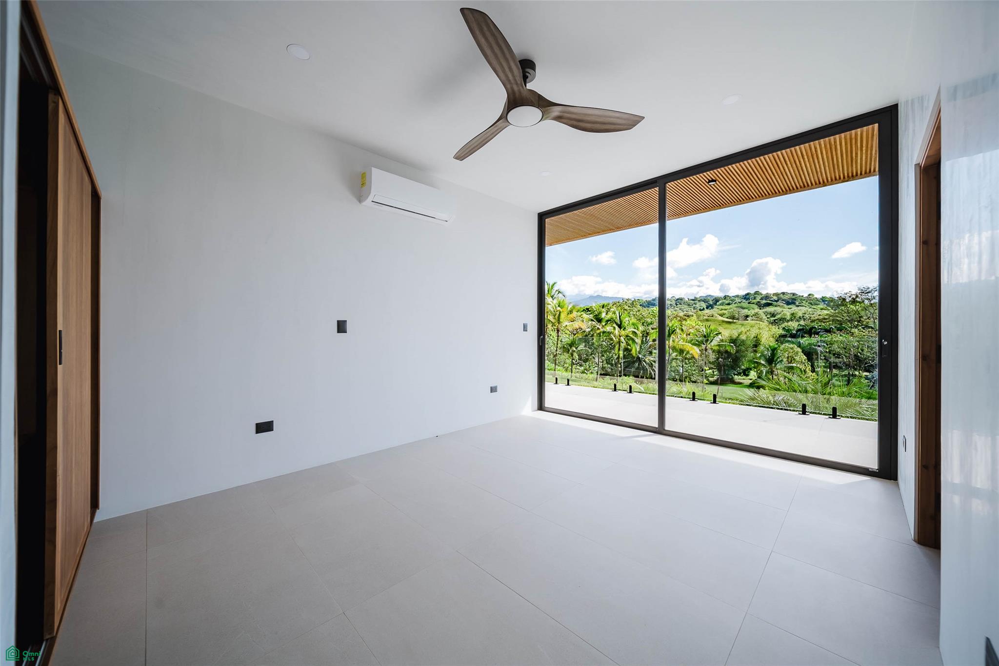 Brand New Luxury Residence