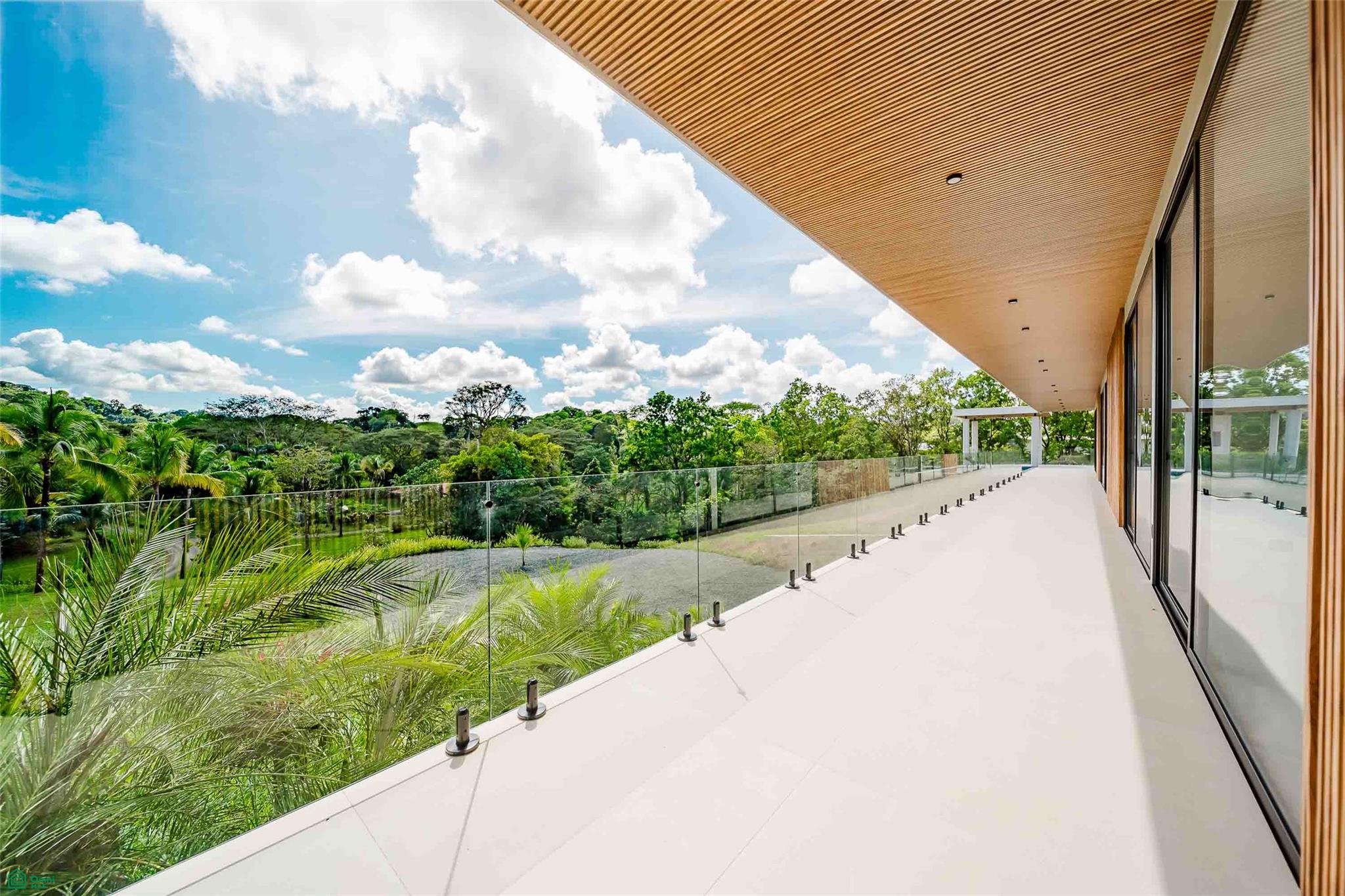 Brand New Luxury Residence