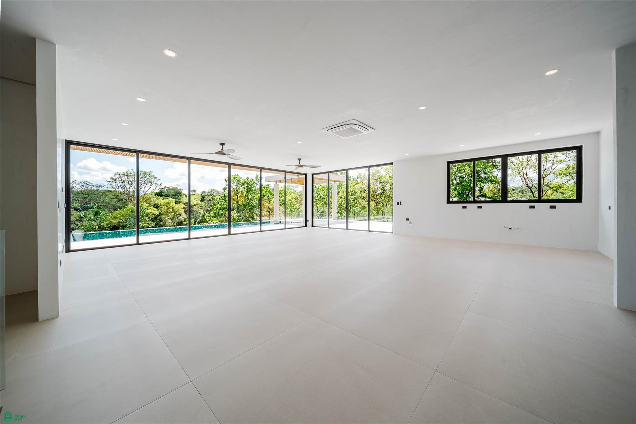 Brand New Luxury Residence