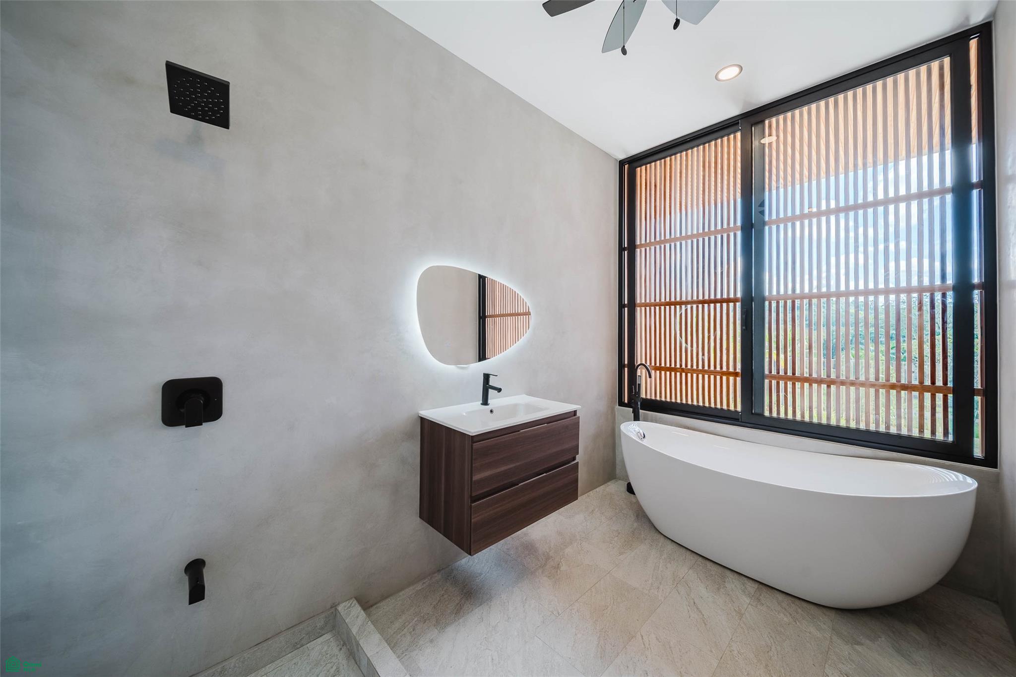 Brand New Luxury Residence