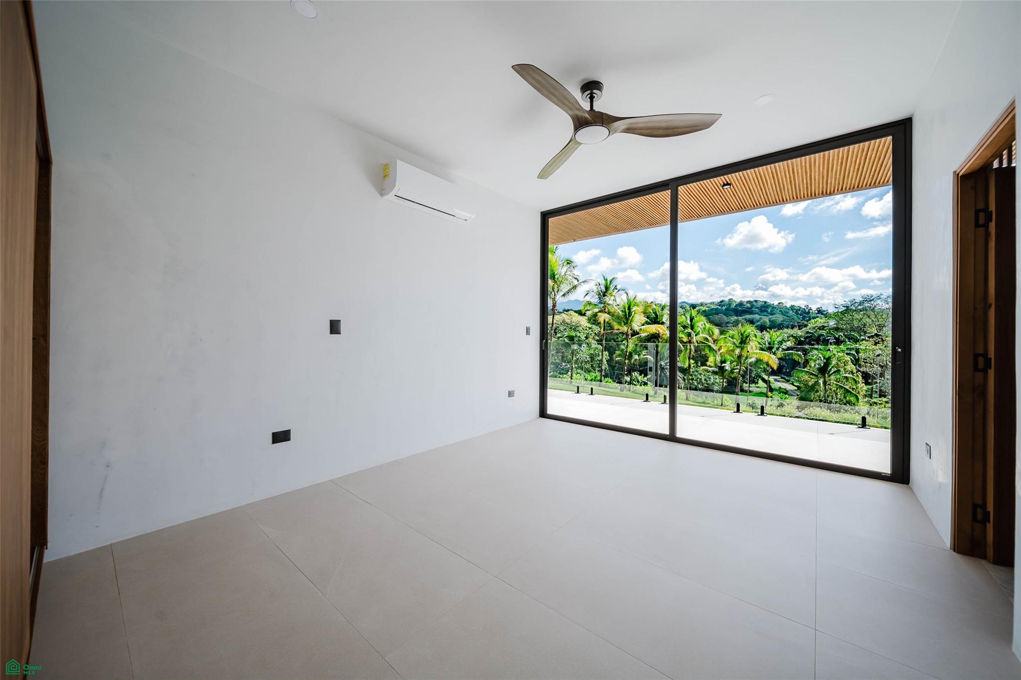 Brand New Luxury Residence