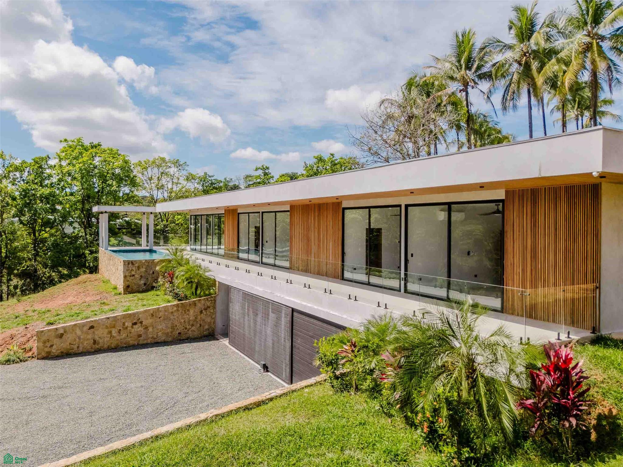 Brand New Luxury Residence