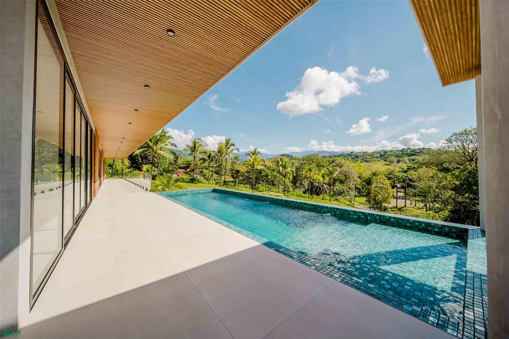 Brand New Luxury Residence