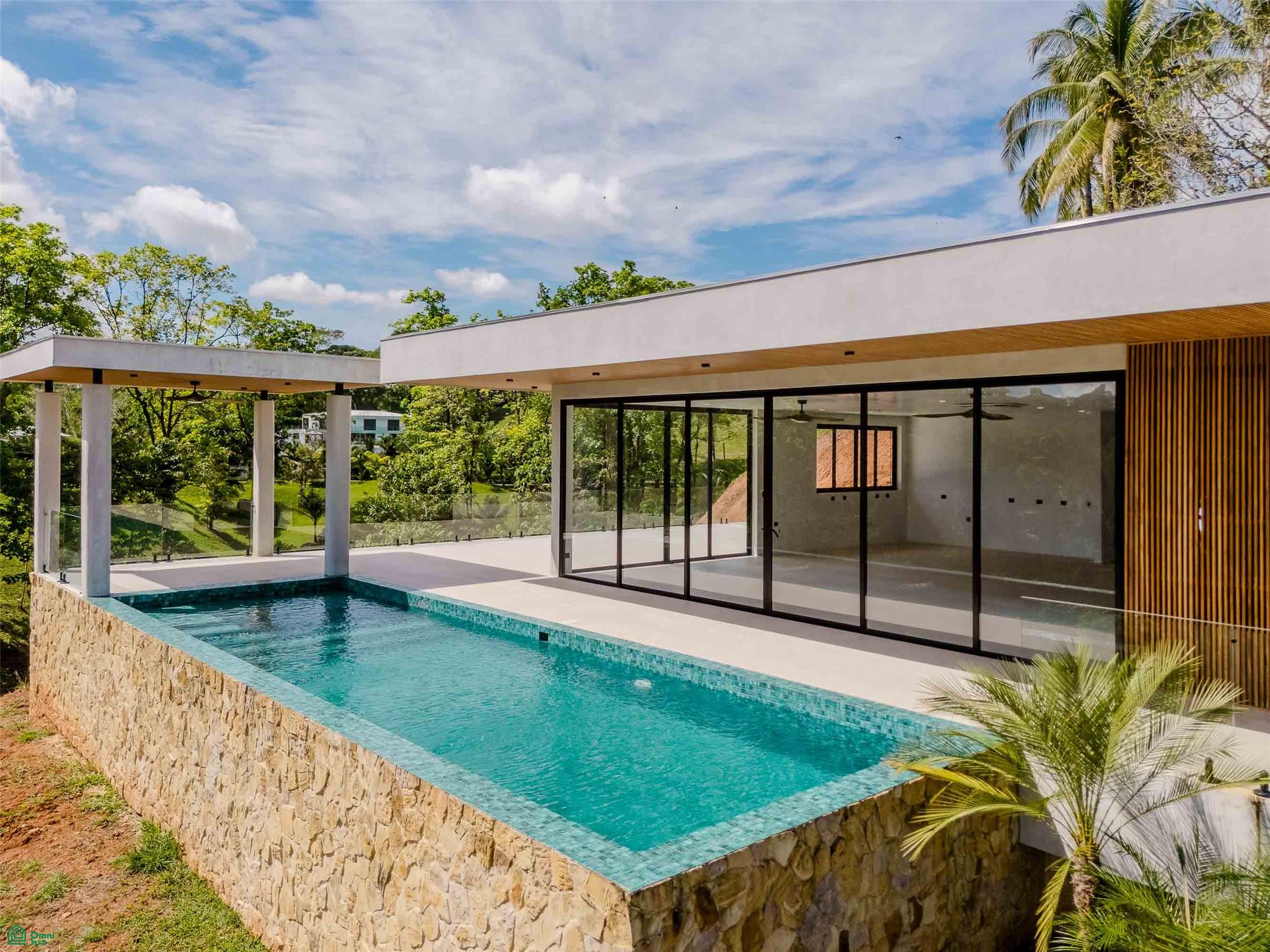Brand New Luxury Residence