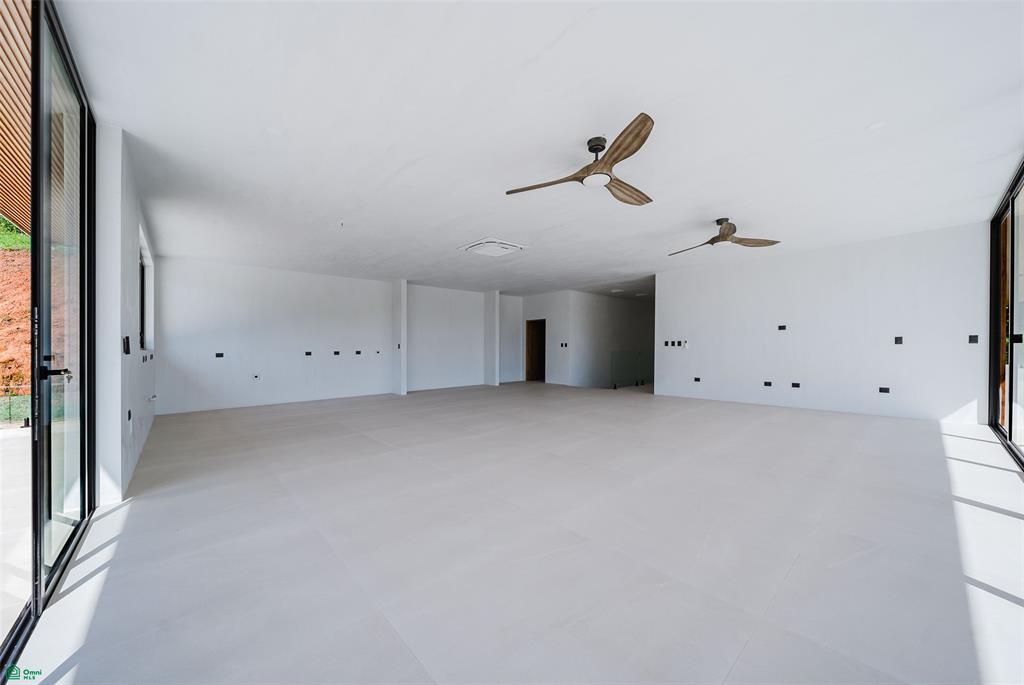 Brand New Luxury Residence