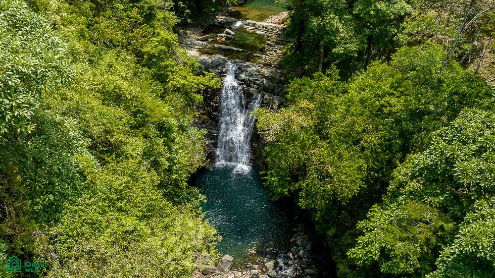 Luxury Waterfall Farm