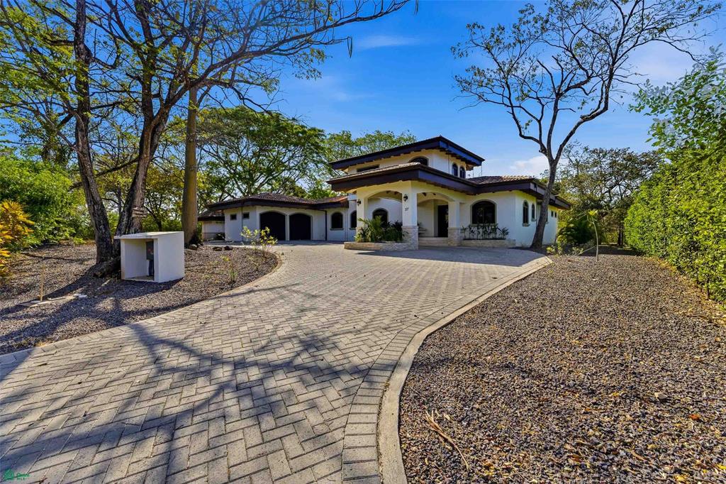 Brand New Luxury Home