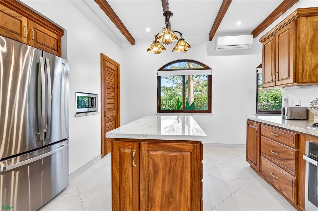 Brand New Luxury Home