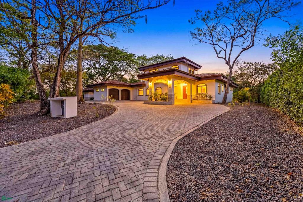 Brand New Luxury Home