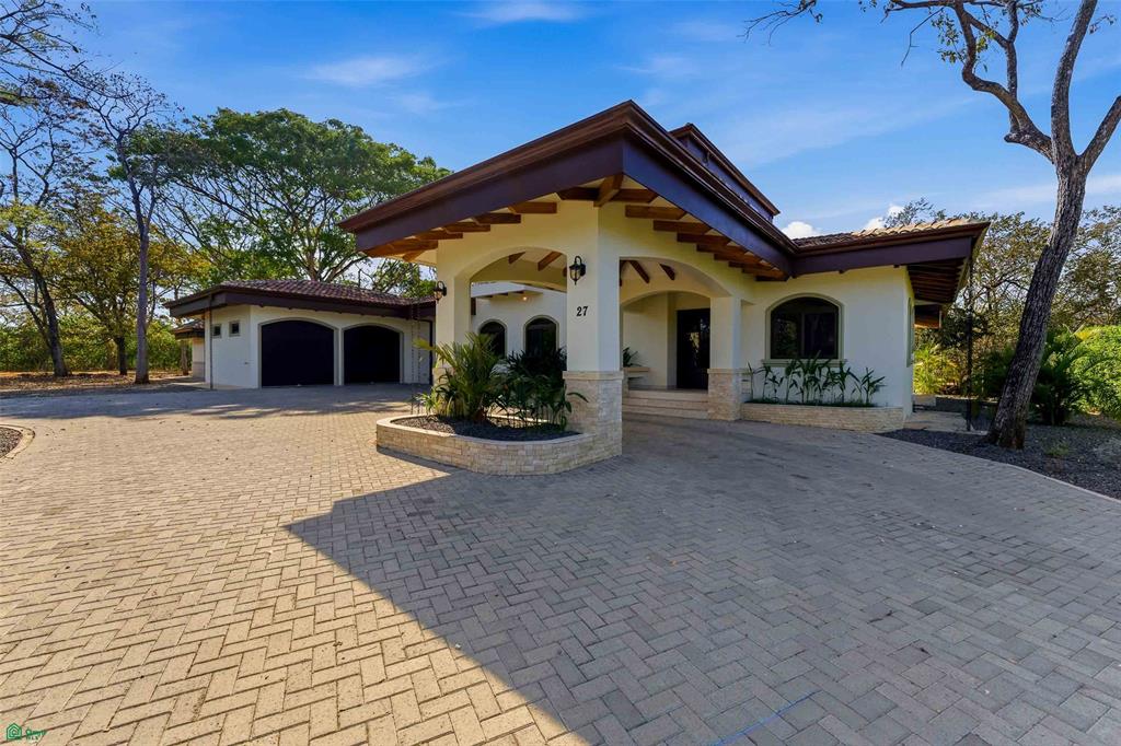 Brand New Luxury Home