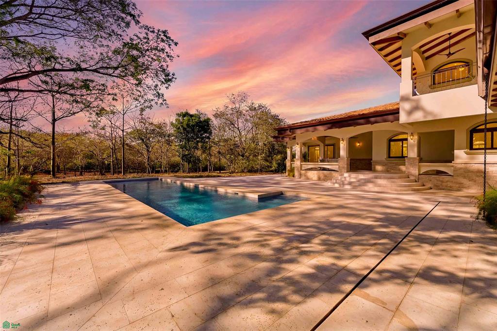 Brand New Luxury Home