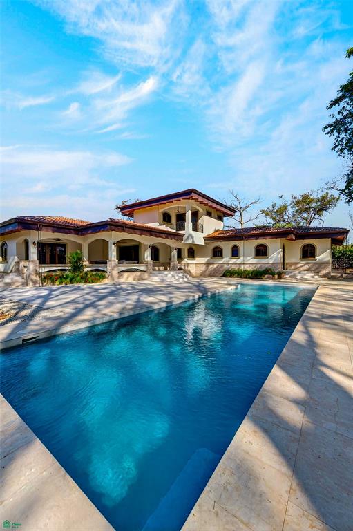 Brand New Luxury Home